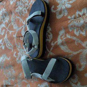 Teva Flatform Universal size 10